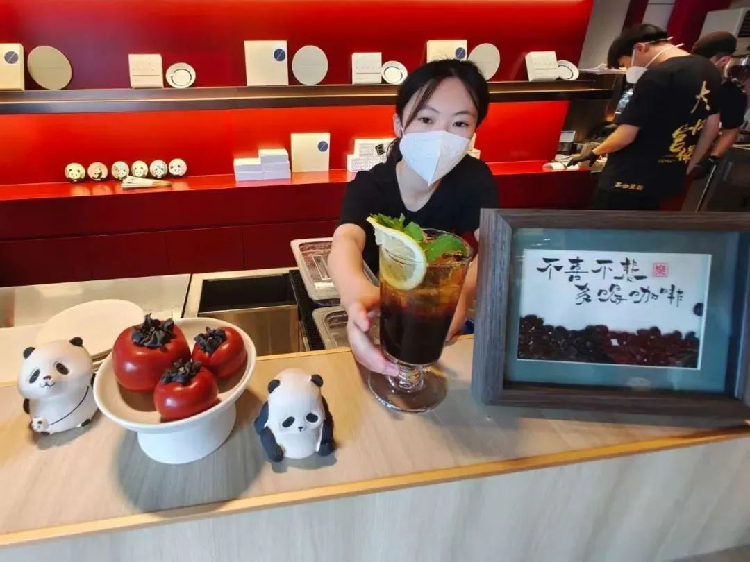 老字號布鞋內(nèi)聯(lián)升做咖啡，跨界咖啡這么卷了嗎？|餐飲界