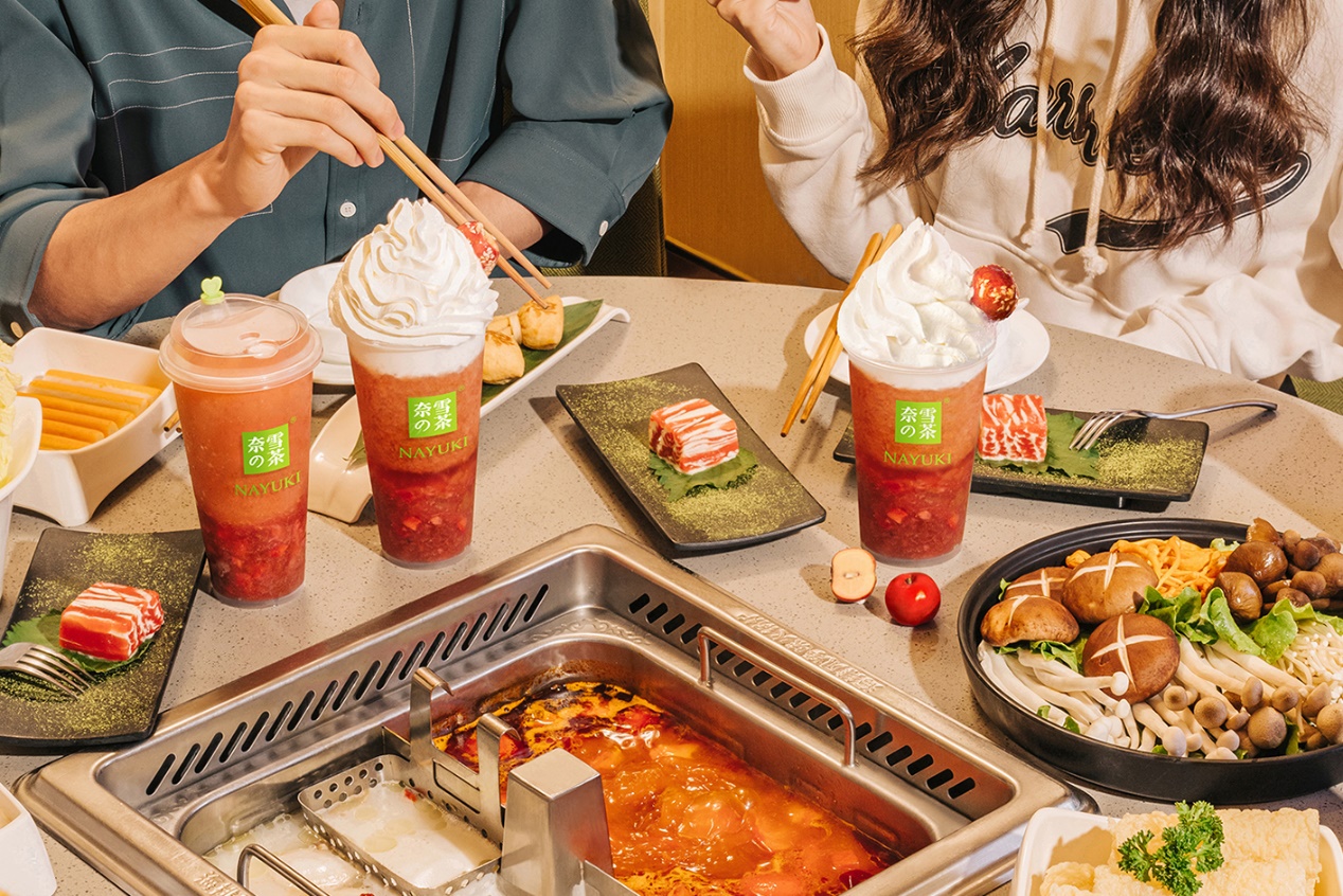 強強聯(lián)手！奈雪的茶攜手海底撈，刷新“餐+飲”新玩法