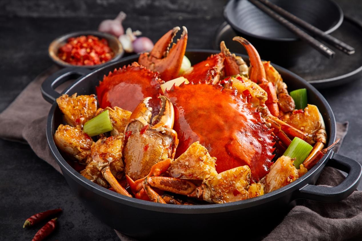 吃蟹要怎樣吃出個(gè)新“鮮”感？七欣天海鮮火鍋給你答案！
