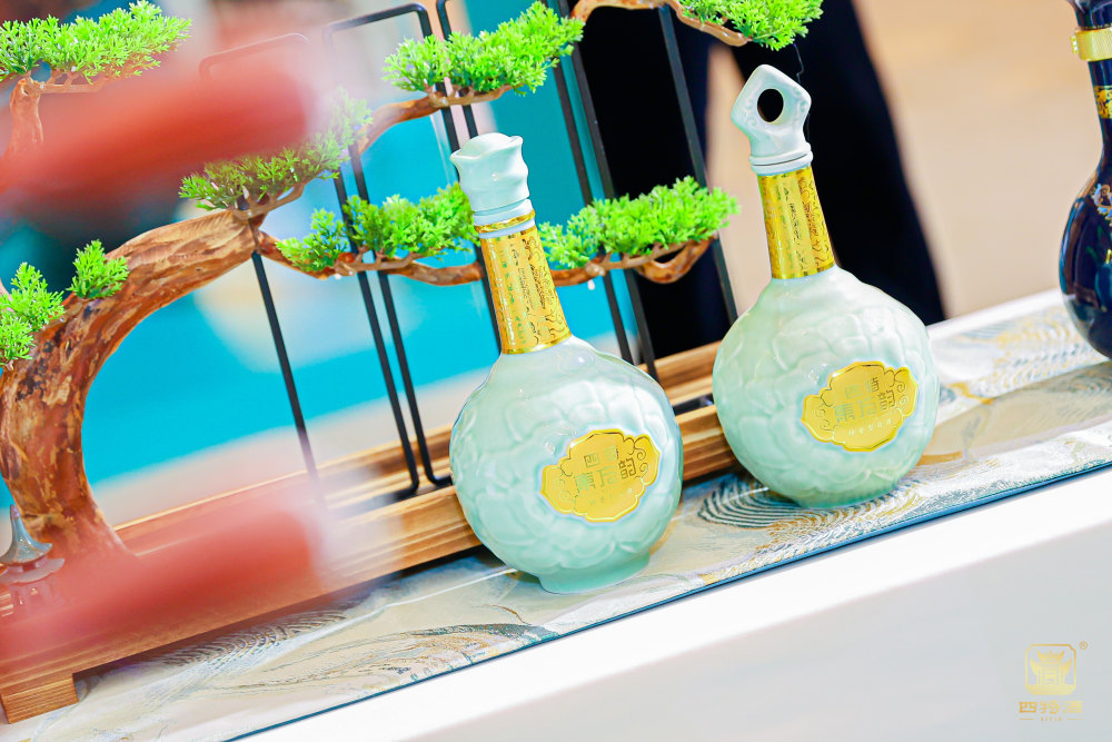 月滿佳節(jié)，香飄萬(wàn)家，在四特酒中品中秋之味