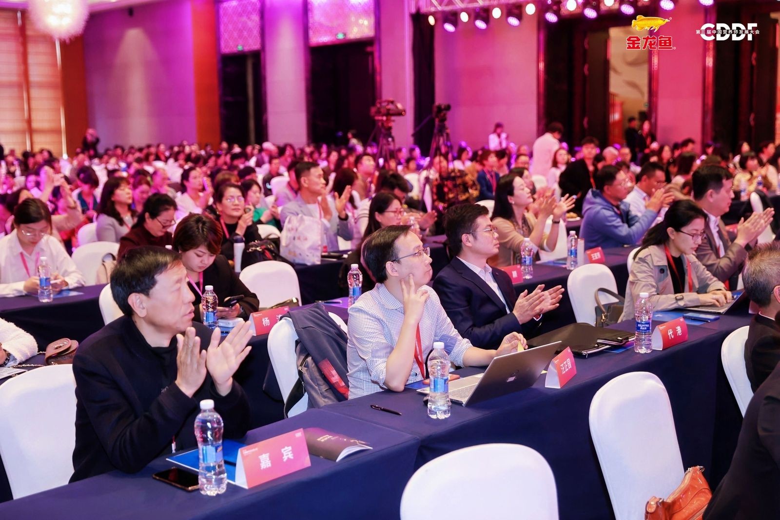 金龍魚“零反”食用油獲營養(yǎng)師推薦，透明工廠直播展現(xiàn)健康承諾