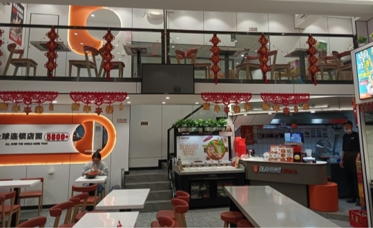 柳州加盟商施洪邦：一個不會煮麻辣燙的店主，如何實現(xiàn)首日破萬？