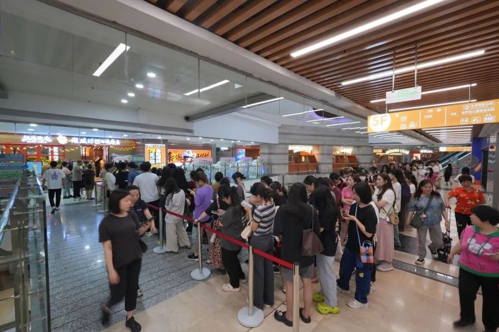 登頂熱搜，這家烤肉店憑何讓頂流商圈為之瘋狂？