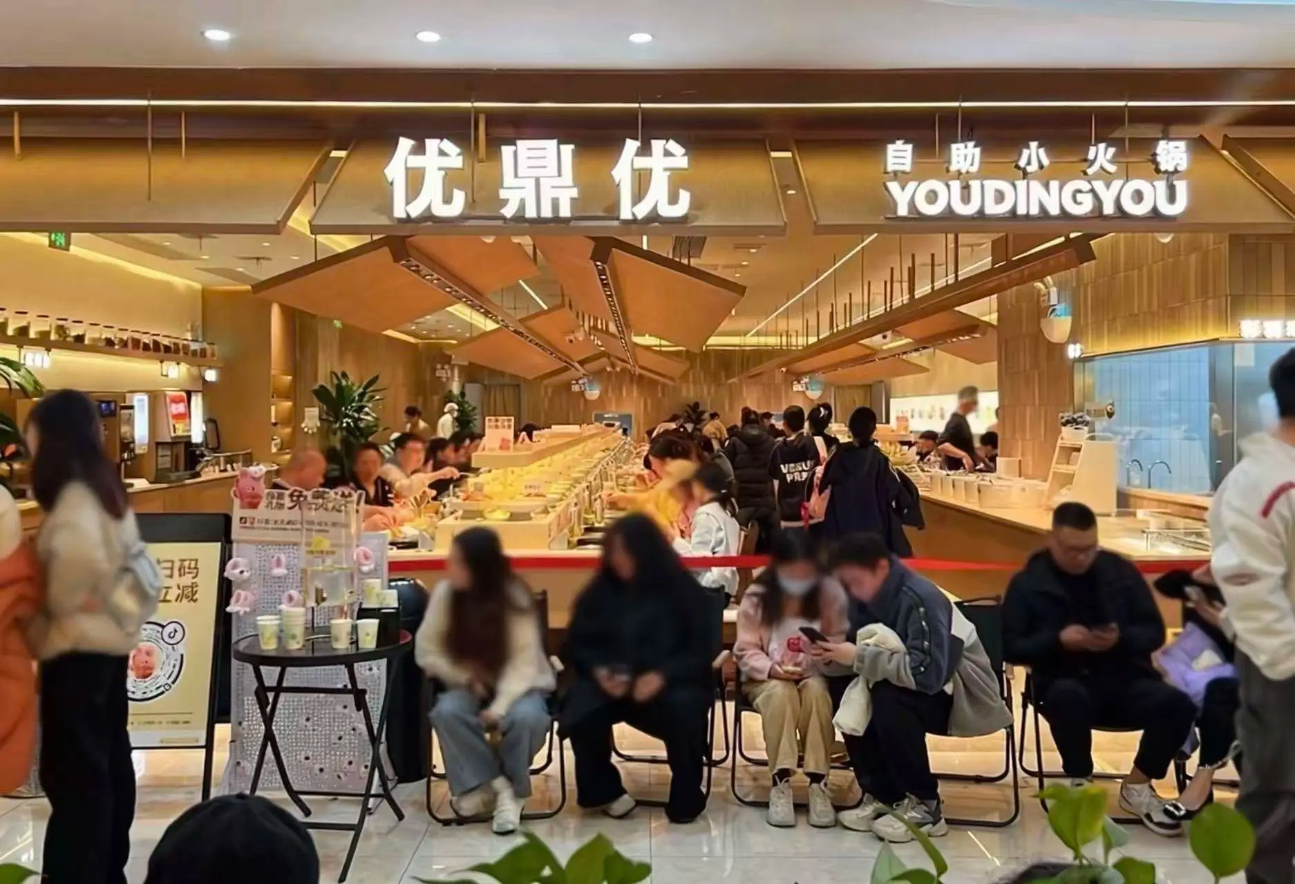 長(zhǎng)沙又出新王，日排隊(duì)超2000桌，海底撈旗下舉高高原班人馬再造一個(gè)小火鍋！|餐飲界